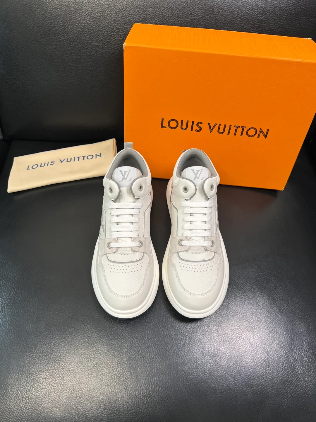 Men's shoes 💰820 Lv high quality top crafts Louis Vuitton, sports sneakers counter synchronization, uppers imported from Italy, high quality splicing colorful complex crafts, imported mesh pads soft and comfortable, soles: original soles specially provided by the original factory, T men's shoes 💰U exclusive movable molded soles super comfortable, original factory single goods, code number 39-44 (customized 38 45)